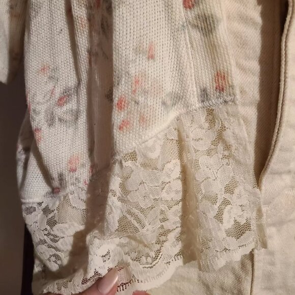 Gorgeous spring floral Komono/cardigan by Abercrombie. - Picture 4 of 9